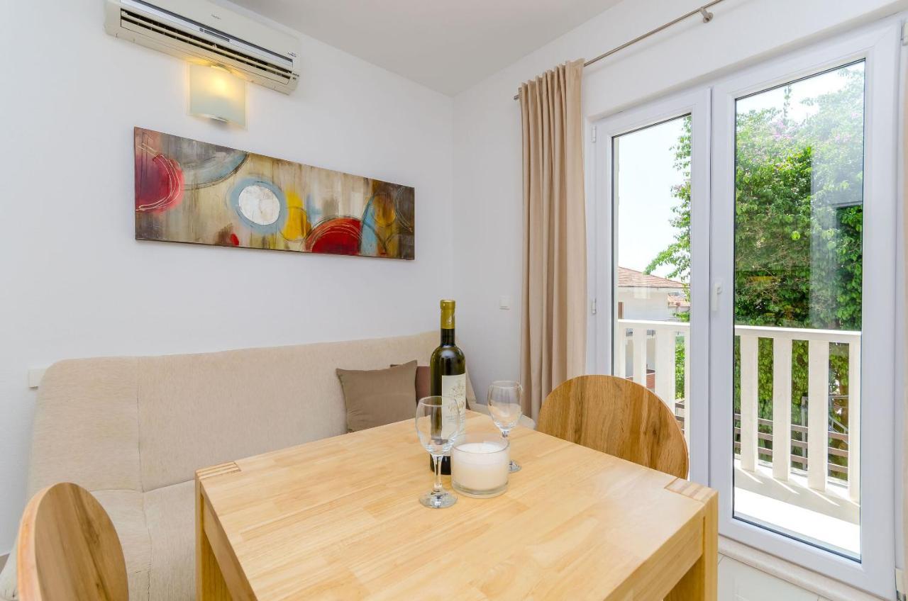 Apartments And Room Maestral Trogir Exterior photo