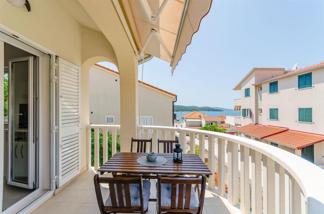 Apartments And Room Maestral Trogir Exterior photo